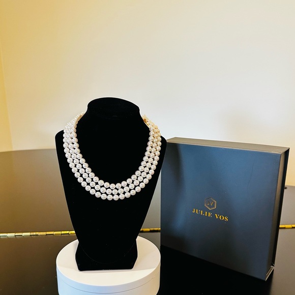 NWT LUXURY AUTHENTIC TIMELESS ELEGANT RARE Majorica Triple Strand Pearl Necklace - Picture 11 of 17
